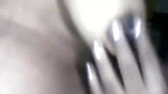 સોનેરી એક ખુરશી પર બેસીને અને masturbates બીપી ઓપન સેક્સ વીડીયો