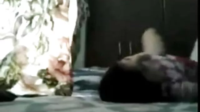 પેન્ટ ક્ષણક્ષક્સ લાલ યોનિ