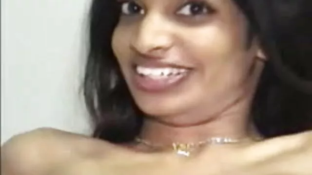 Mulattoes વાંકડીયા વાળ કામ કરે છે સેક્સ બીપી પીચર તેના મોં