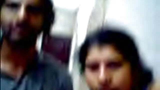 સેક્સી છોકરી sucks આ બોલ્ટ વીડીયો સેક્સ અને fucks એક વ્યક્તિ