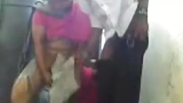 આ સોનેરી લાગ્યું બે સેક્સ કરો કોક્સ