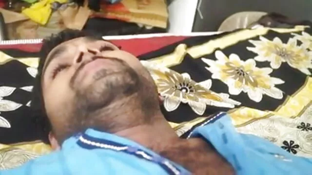 કાકી ઇન્ડિયન બીપી સેક્સ seduces પતિ