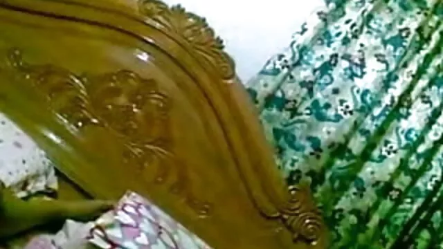 સ્વિમસ્યુટ મોડલ સાથે સોનું ઇન્ડિયન બીપી સેક્સ