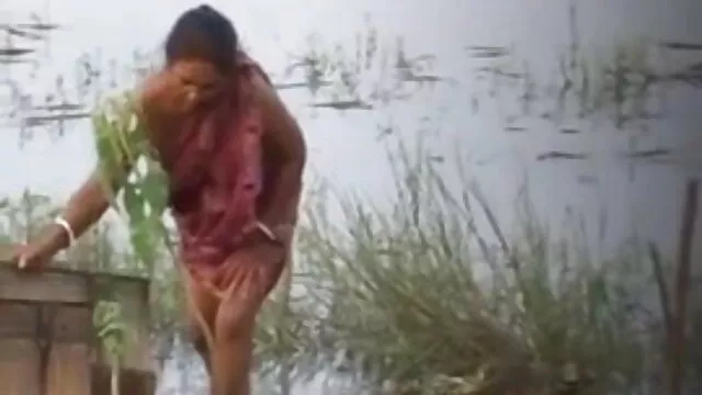 મોકલી જાતે હાથમાં બે પુરુષો સેક્સી