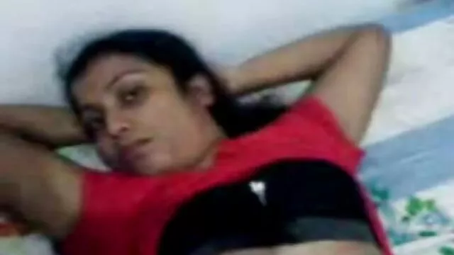 એક કેદી અલગ છે, એક પોલીસ અધિકારી anilingus સેક્સ ડાન્સ