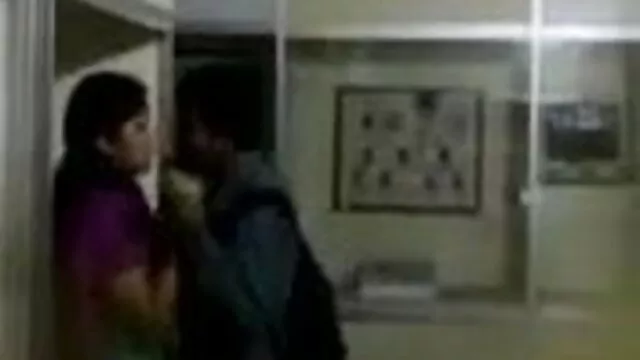 સુંદર છોકરી સેક્સ ડાન્સ ના બોલીવુડ
