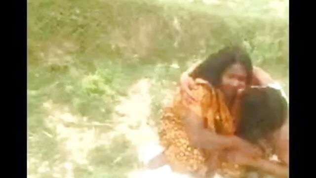 સોનેરી વાળ રોમેન્ટિક સેક્સ વાળી છોકરી