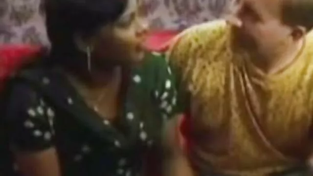 નવા વર્ષની પાર્ટી બીપી સેક્સ ફીલમ હેંગઓવર