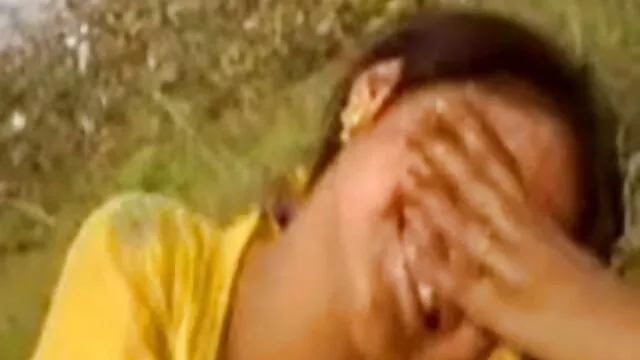 માણસ હાર્ડ ગ્રુપ સેક્સ fucked બે blondes નગ્ન