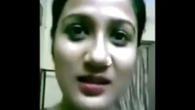 Suck શિશ્ન અને નેપાલ સેક્સ વાહિયાત સાથે એક સુંદર સોનેરી પર લાલ સોફા